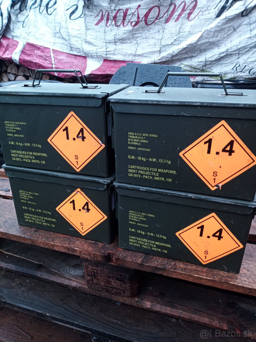 Vojenská bedna muničná bednička