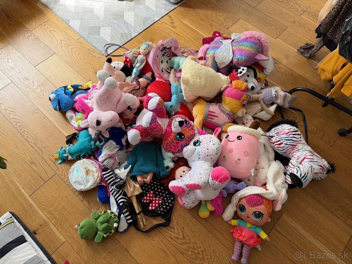 Kopa plyšových hraciek
