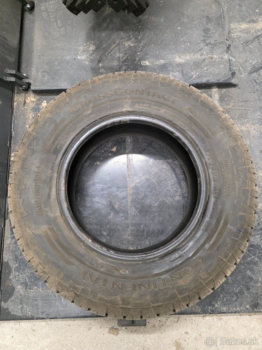 255/70 R17