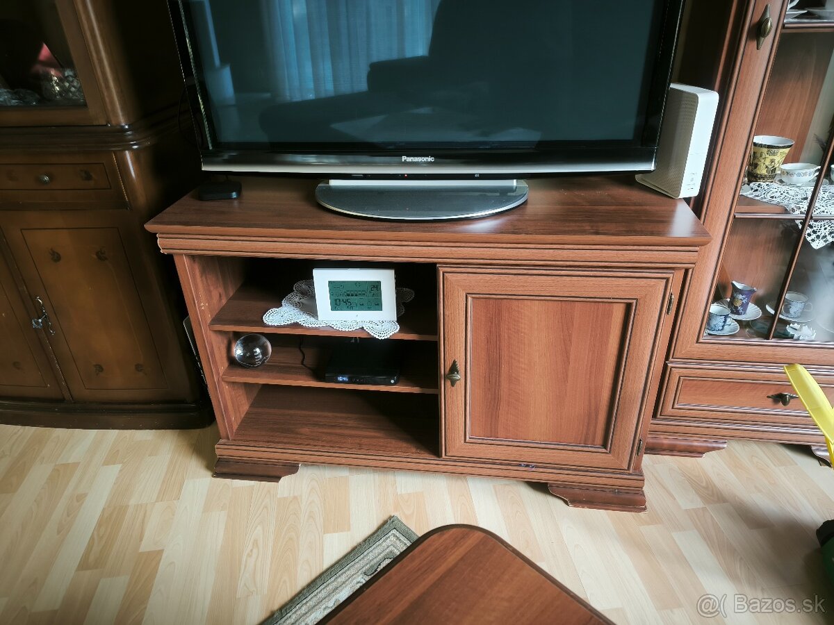 skrinka pod tv