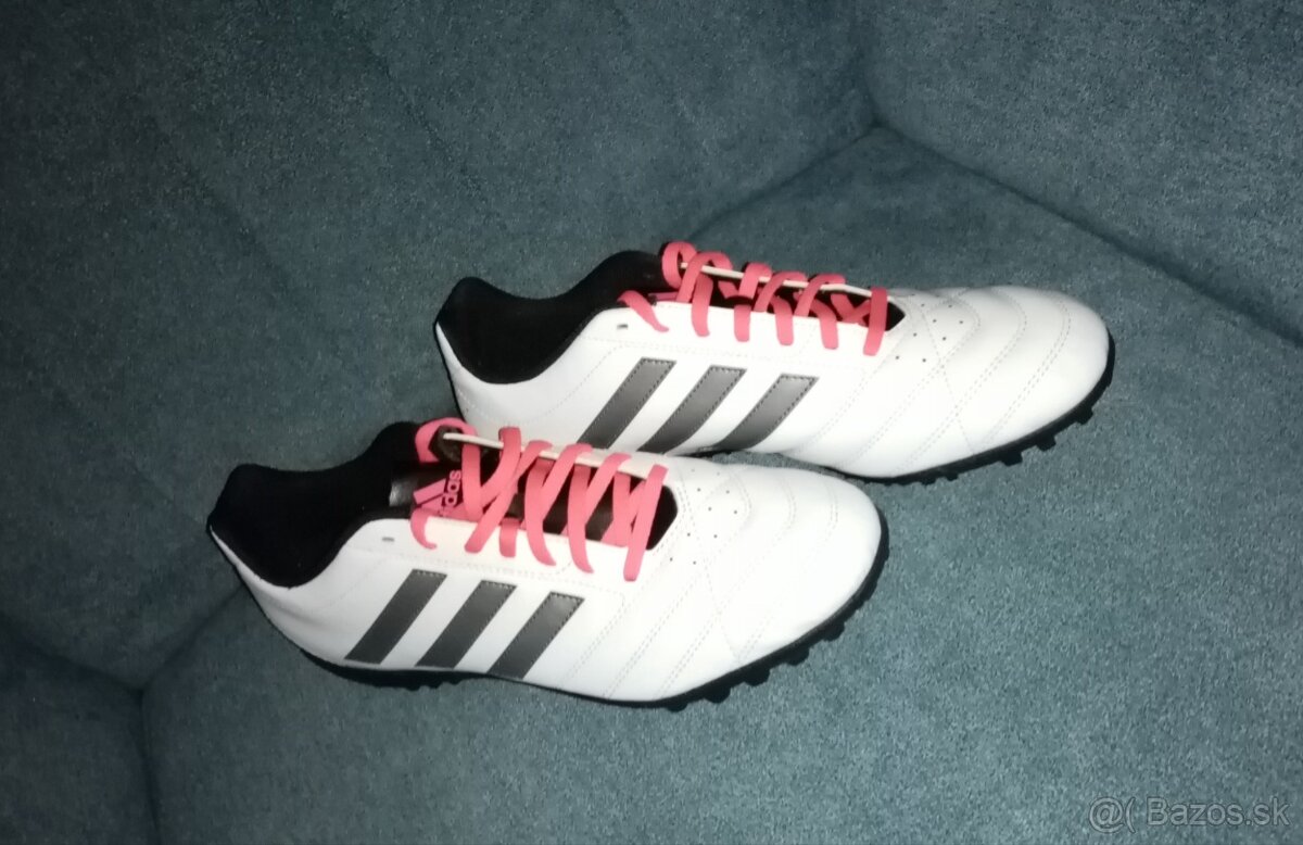 Turfy ADIDAS - NOVÉ.