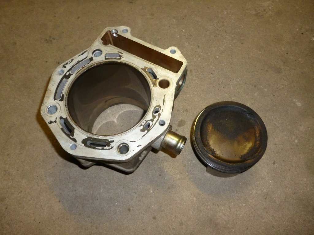 Piaggio Beverly 500. Válec + píst. Rok 2004