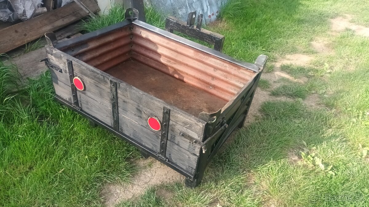 Bedna do troj bodu za malotraktor