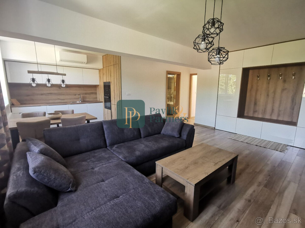 Prenájom krásny 2 izbový byt, centrum mesta, parkovacie mies