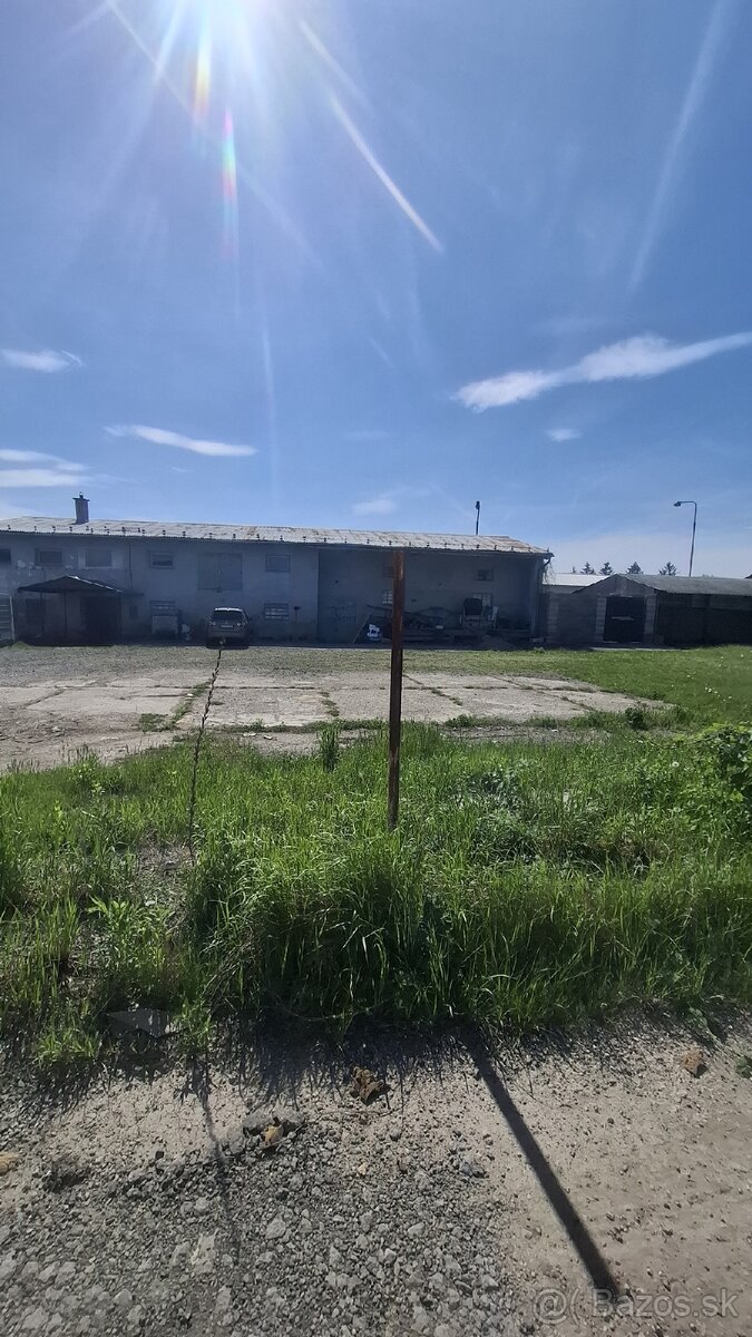 Objekt v meste o výmere 1220 m2,POZEMOK,2X HALA,SKLAD