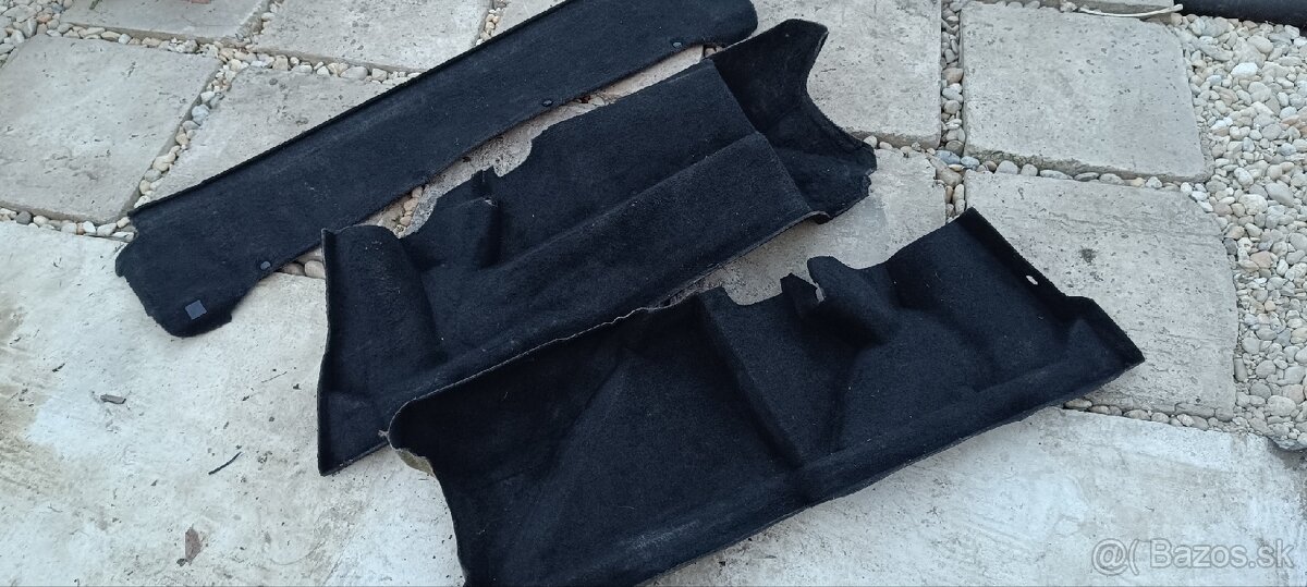 Zadna a bocne vyplne kufra bmw e32