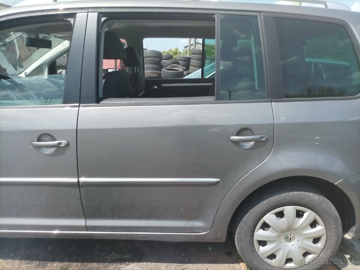 Ľavé zadné dvere vw Touran LD7S