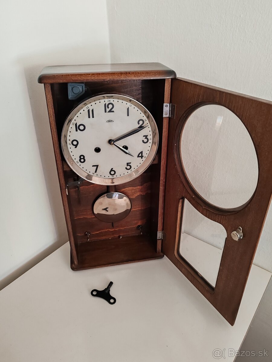 Starožitné kyvadlové hodiny