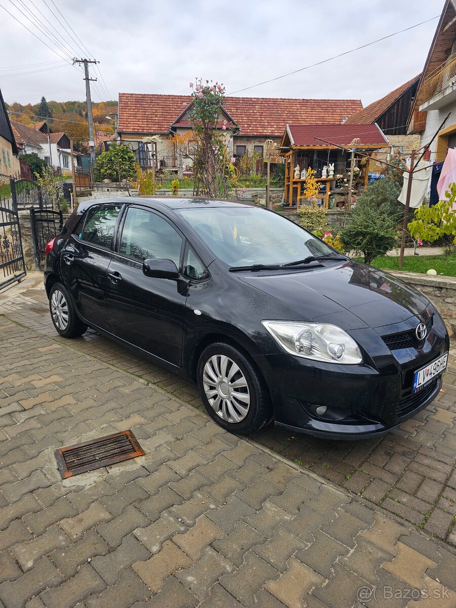 Predam toyota auris 1.9 ročnik 2009