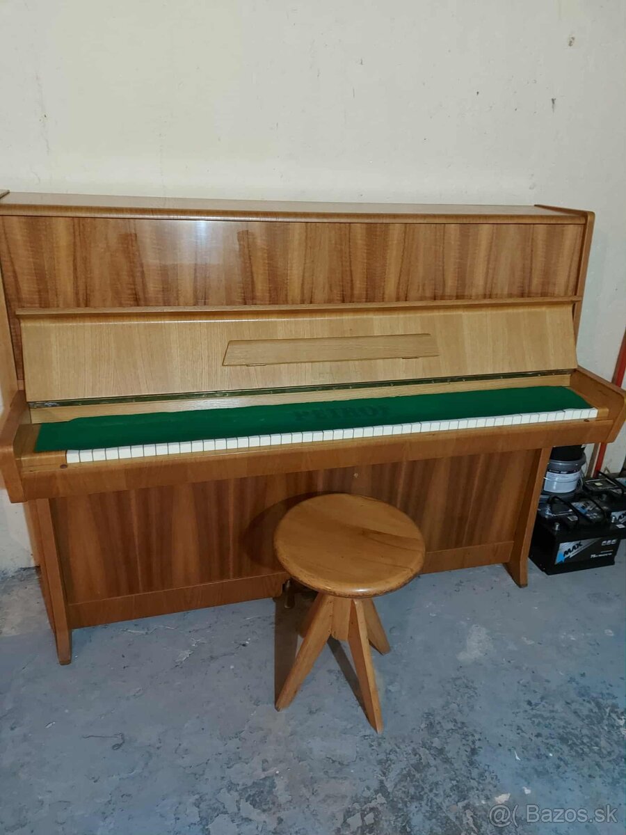 Predám klavír Petrof