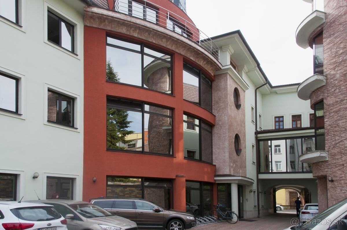 2-kancelária s kuchynkou v centre na Panenskej ulici - Staré