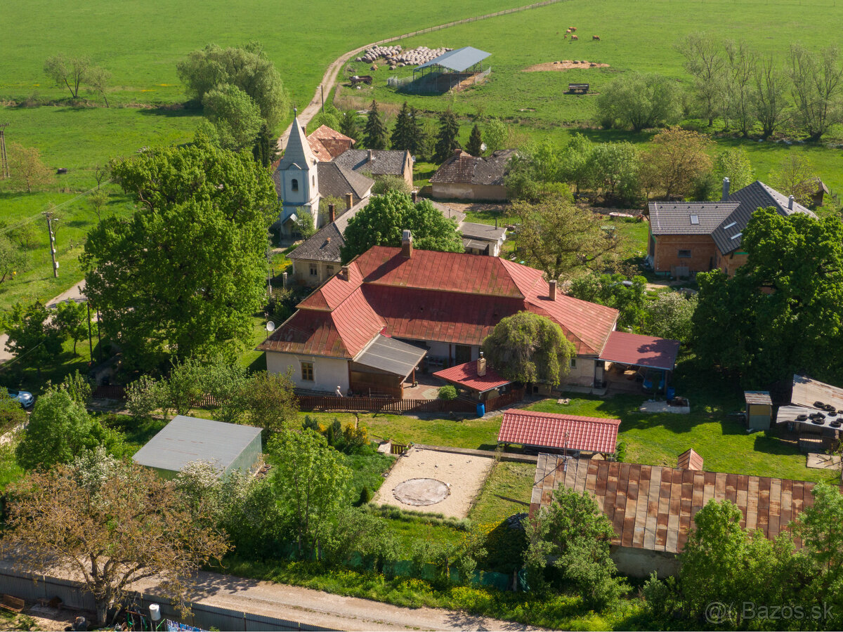 Historický zemiansky DOM vo Včelároch