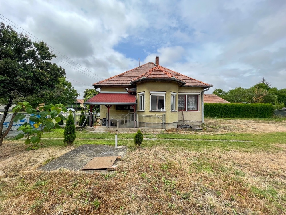 Dom s investičným pozemkom na predaj, Lúčnica nad Žitavou