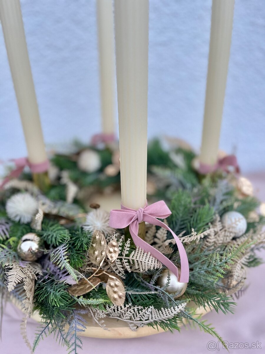 Adventný veniec – jemné farby, kvalitný umelý materiál