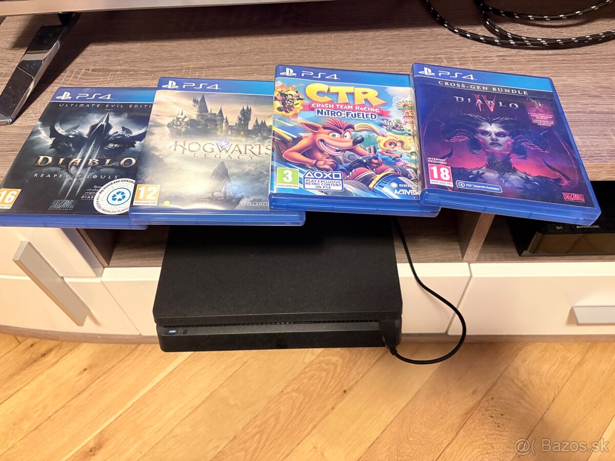 Predam PS4 1t verzia slim + VR set