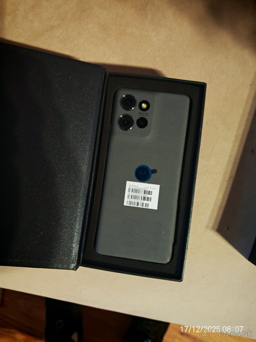 Predám nový telefón Motorola Edge 50 12+12GB/512GB