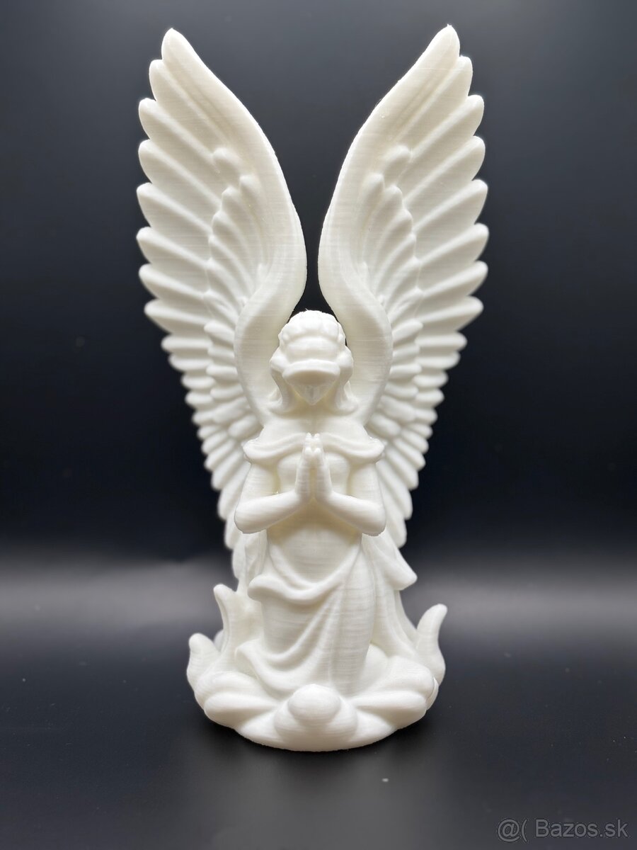 Modliaci sa anjel – dekoratívna soška