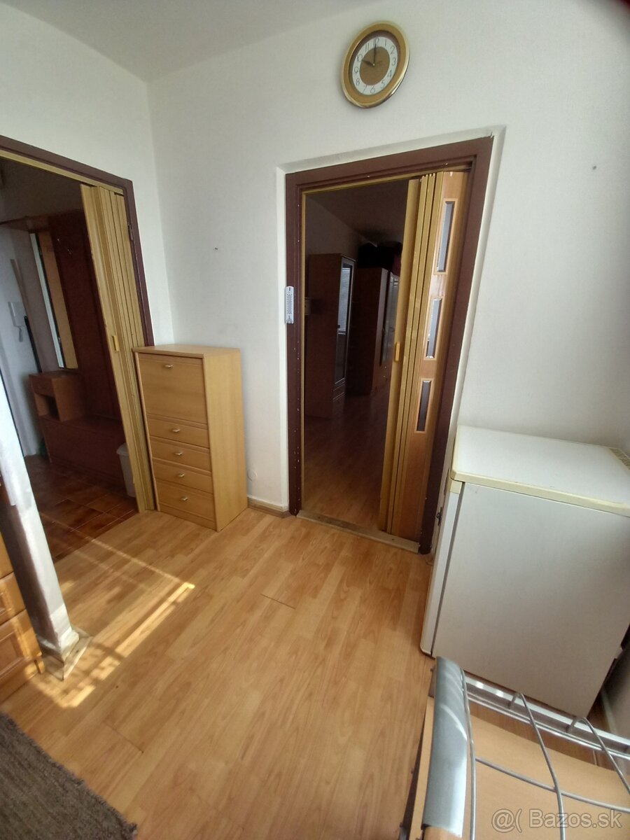 Dam do dlhodobého nájmu zariadený 1i byt ZH