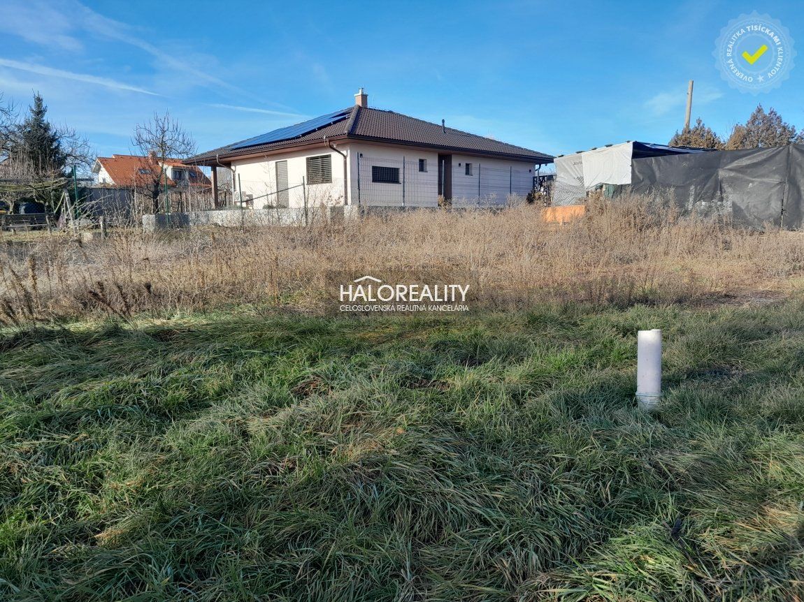 HALO reality - Predaj, pozemok pre rodinný dom 447 m2 Dvor