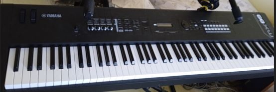 YAMAHA MX 88