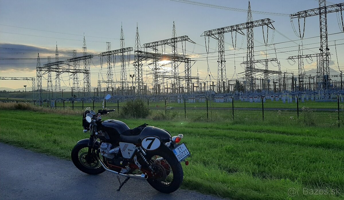 Moto Guzzi V7 Racer