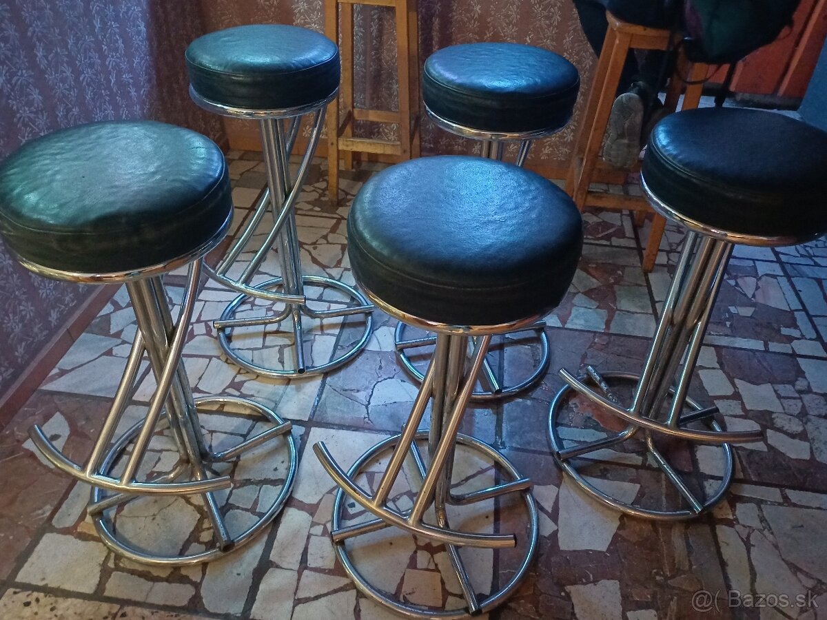 Kreslá, gauča a barové stoličky