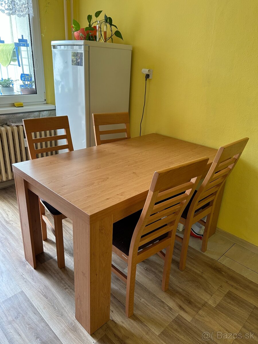 Predám drevený stôl aj so stoličkami