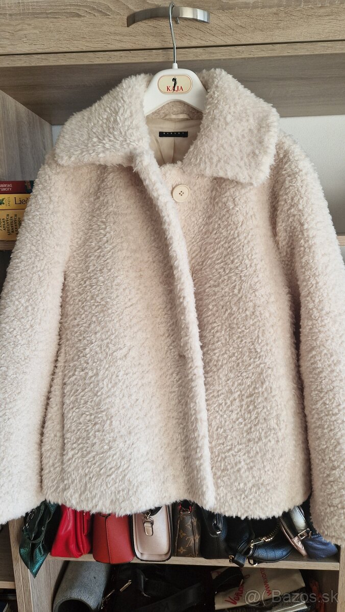Biela kožusinová bundička