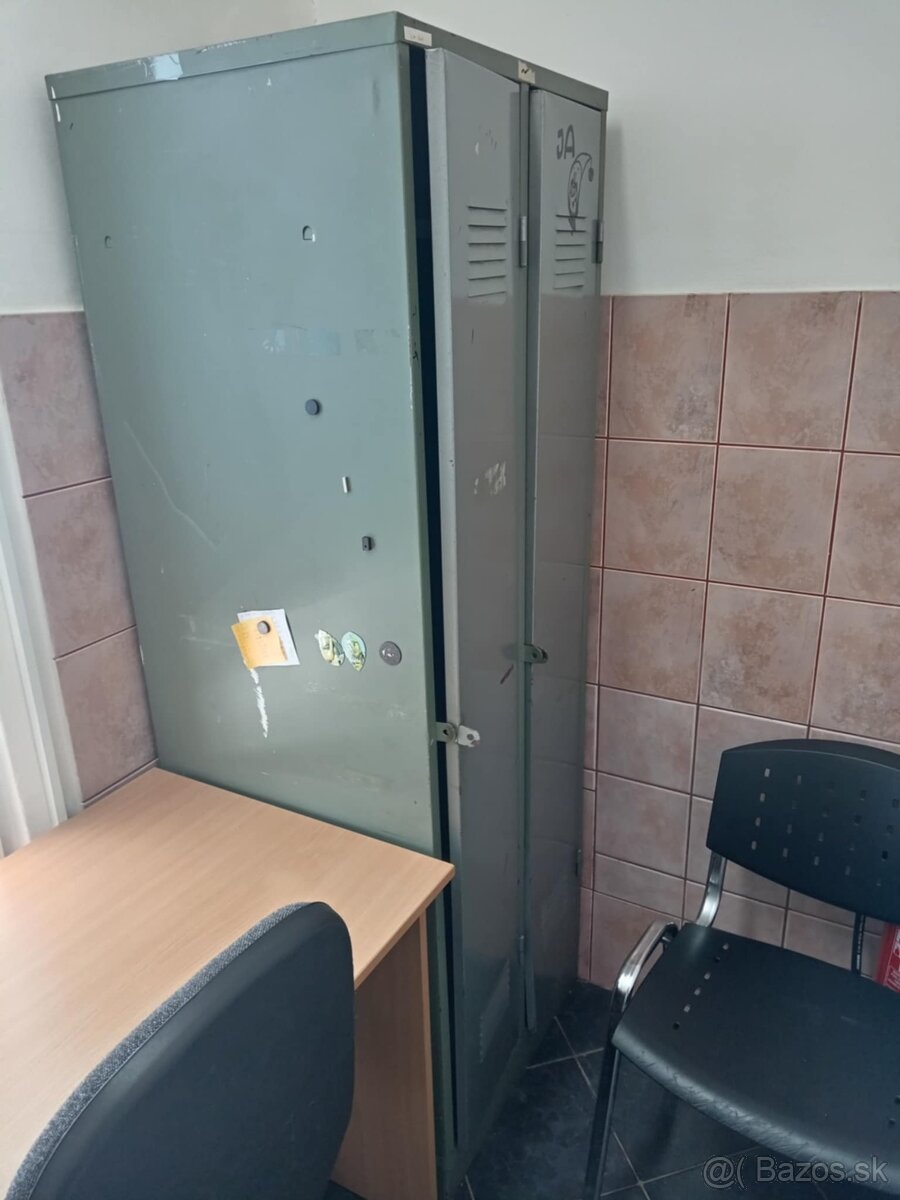 Plechová šatňová skriňa