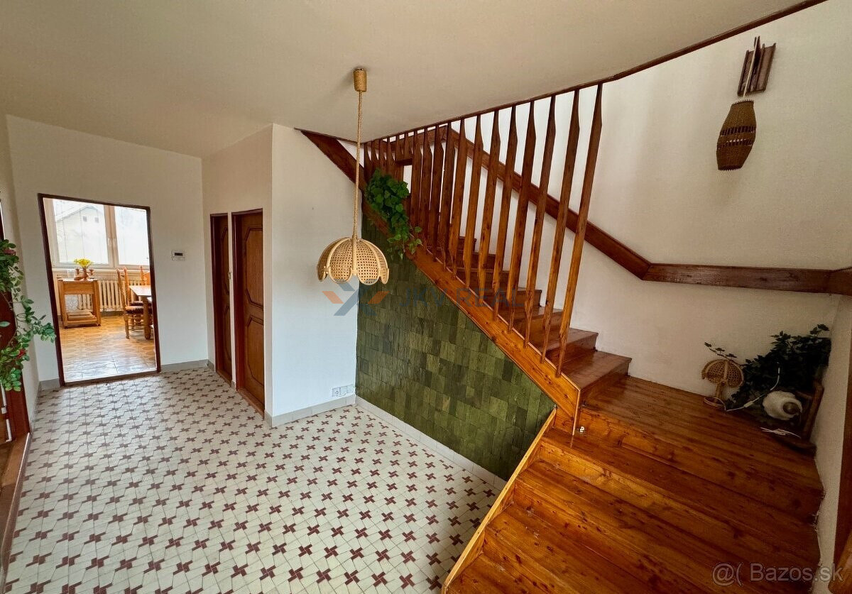 PREDAJ veľkorysého 5-izbového domu 10 minút od Žiliny