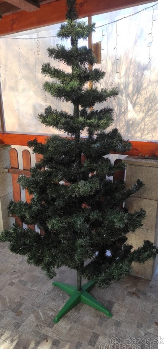 Umelý vianočný stromček