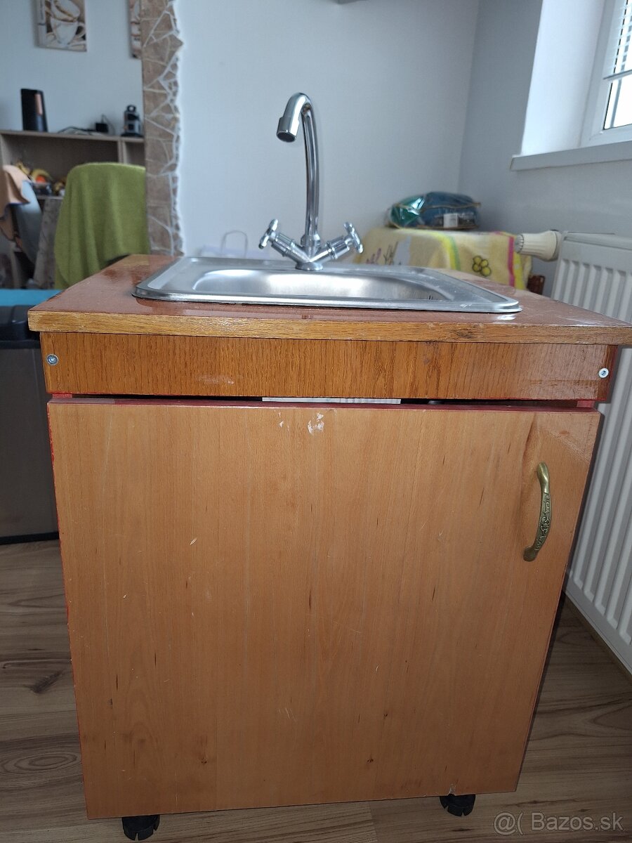 Kuchynský drez so skrinkou