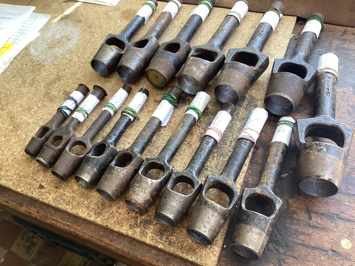 Vysekavace-umel hmota ,koza ..