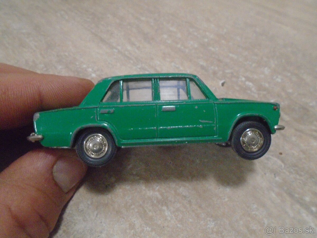 Stará hračka Lada 2101