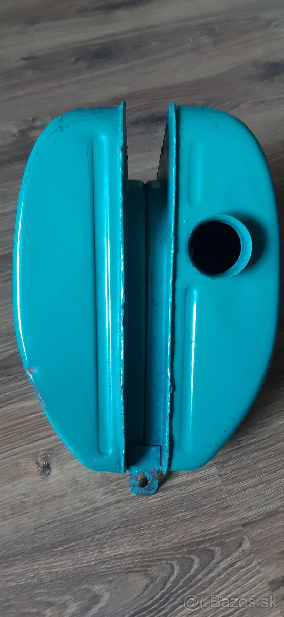 Nádrž na Jawa 20 , 21