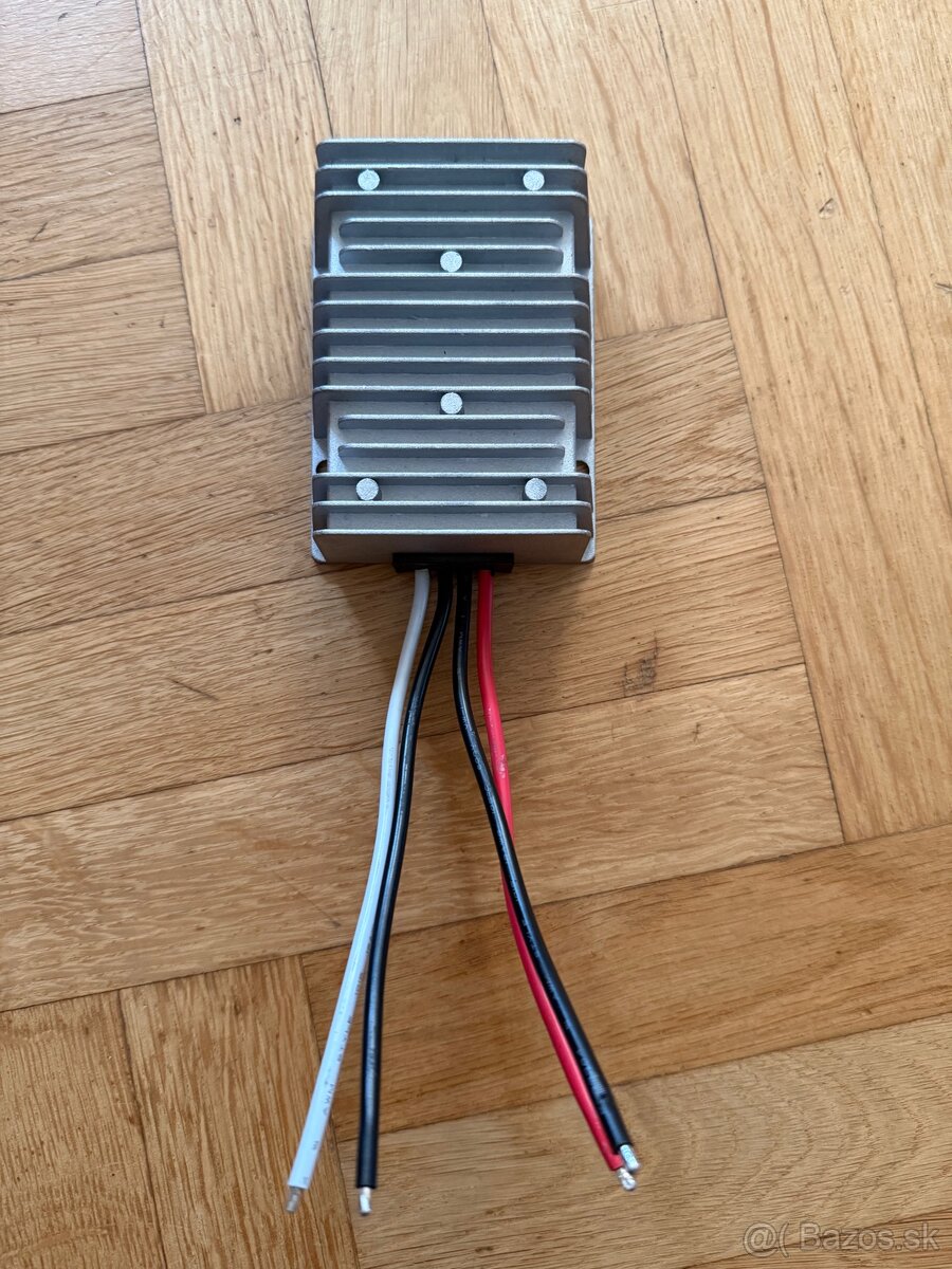 Menič napätia 12 - 13,8V