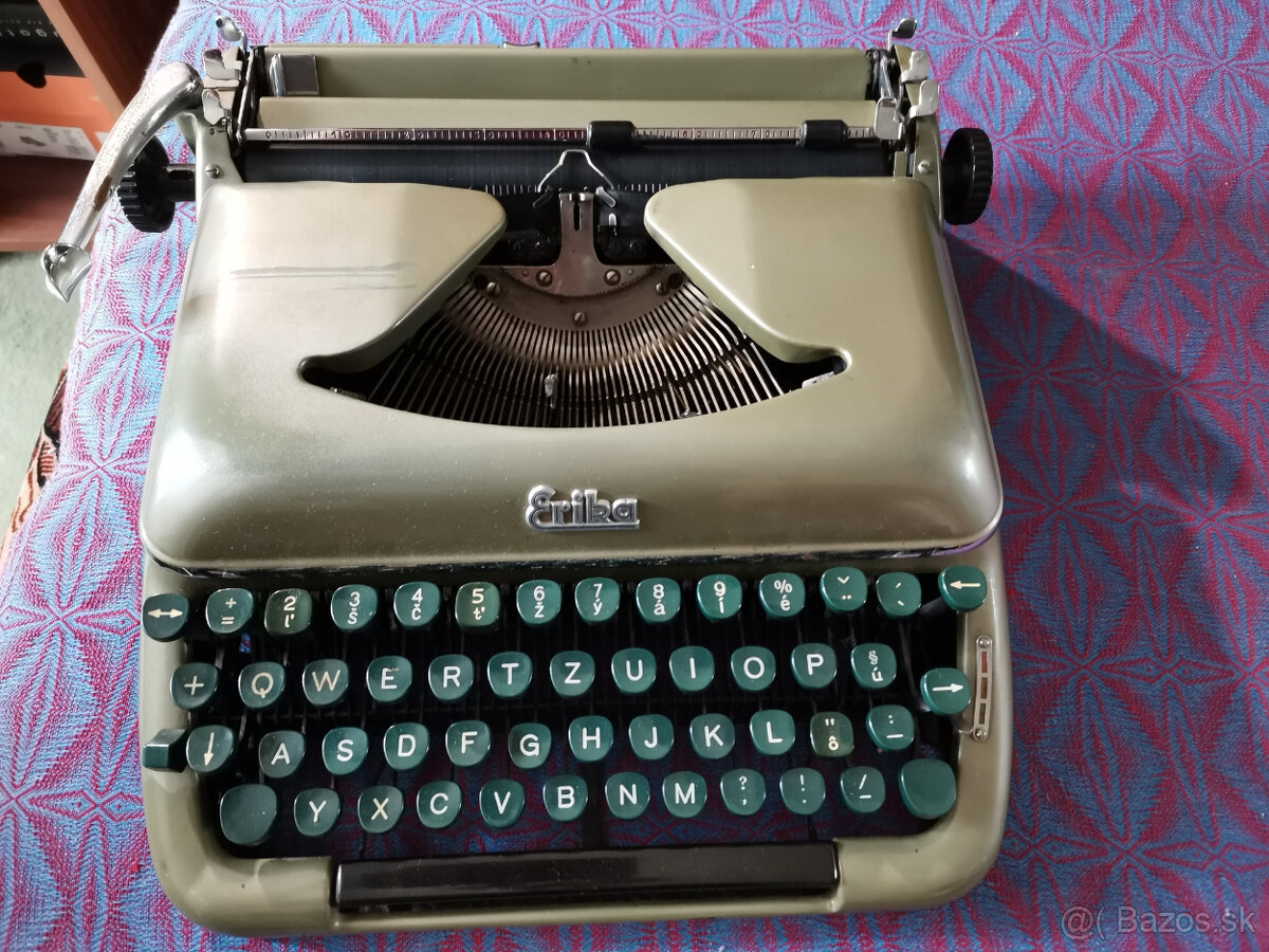 Predám funkčný písací stroj Erika.