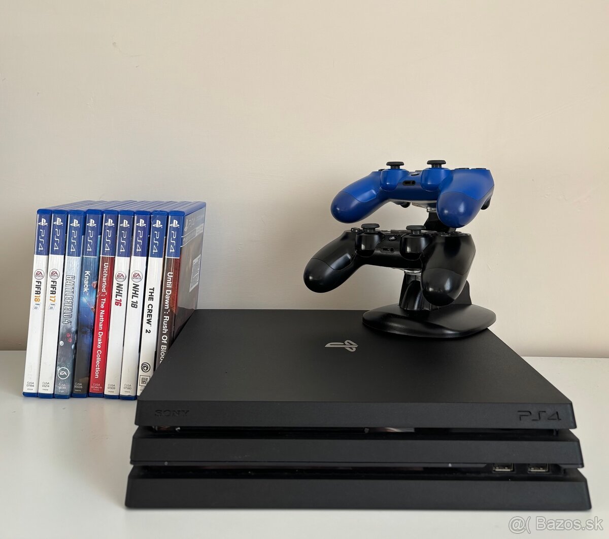 PlayStation 4 Pro + 2x DualShock 4 – TOP STAV