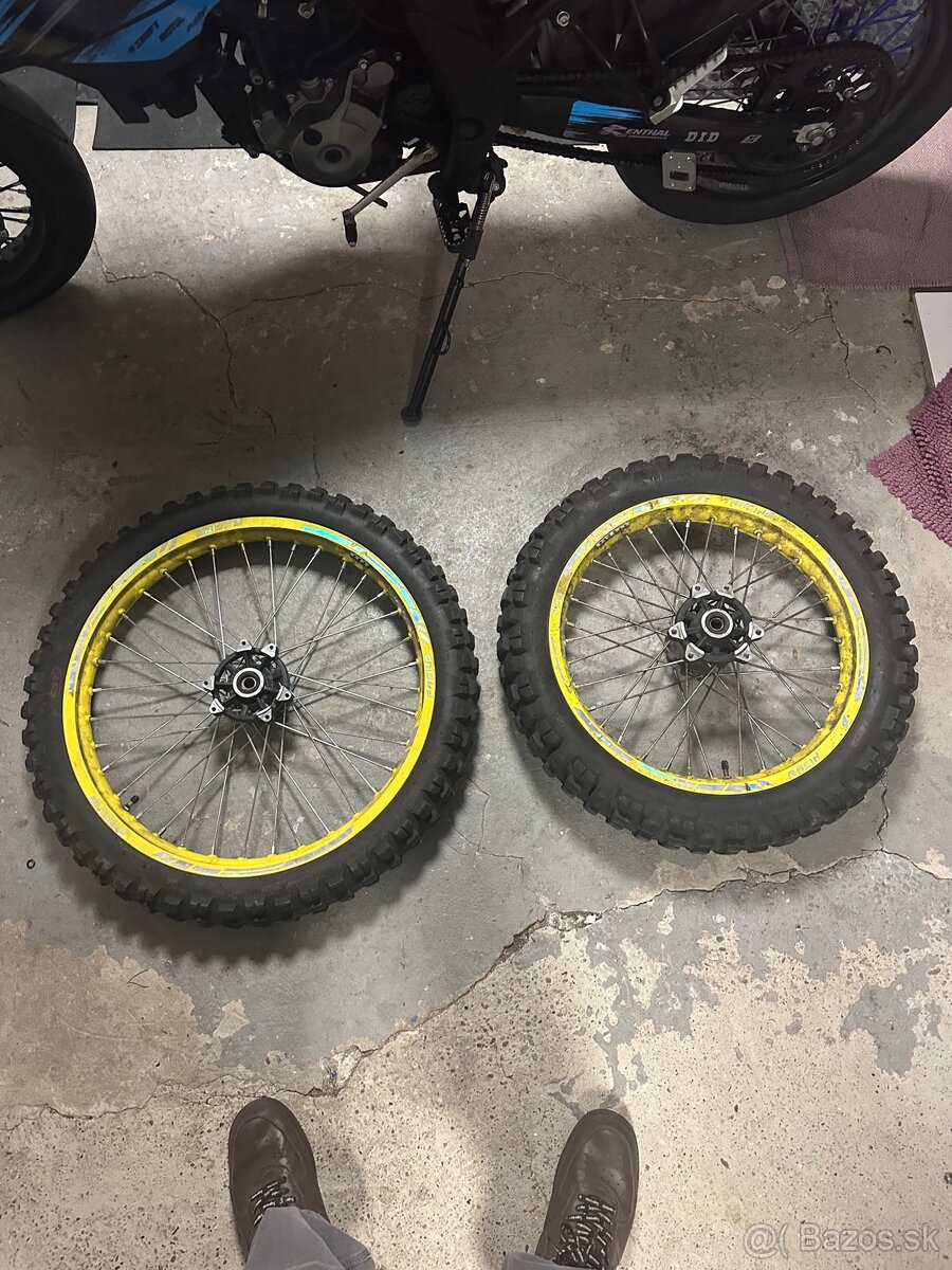 Predám komplet kolesa aprilia rx/sx125 um dsr/sm