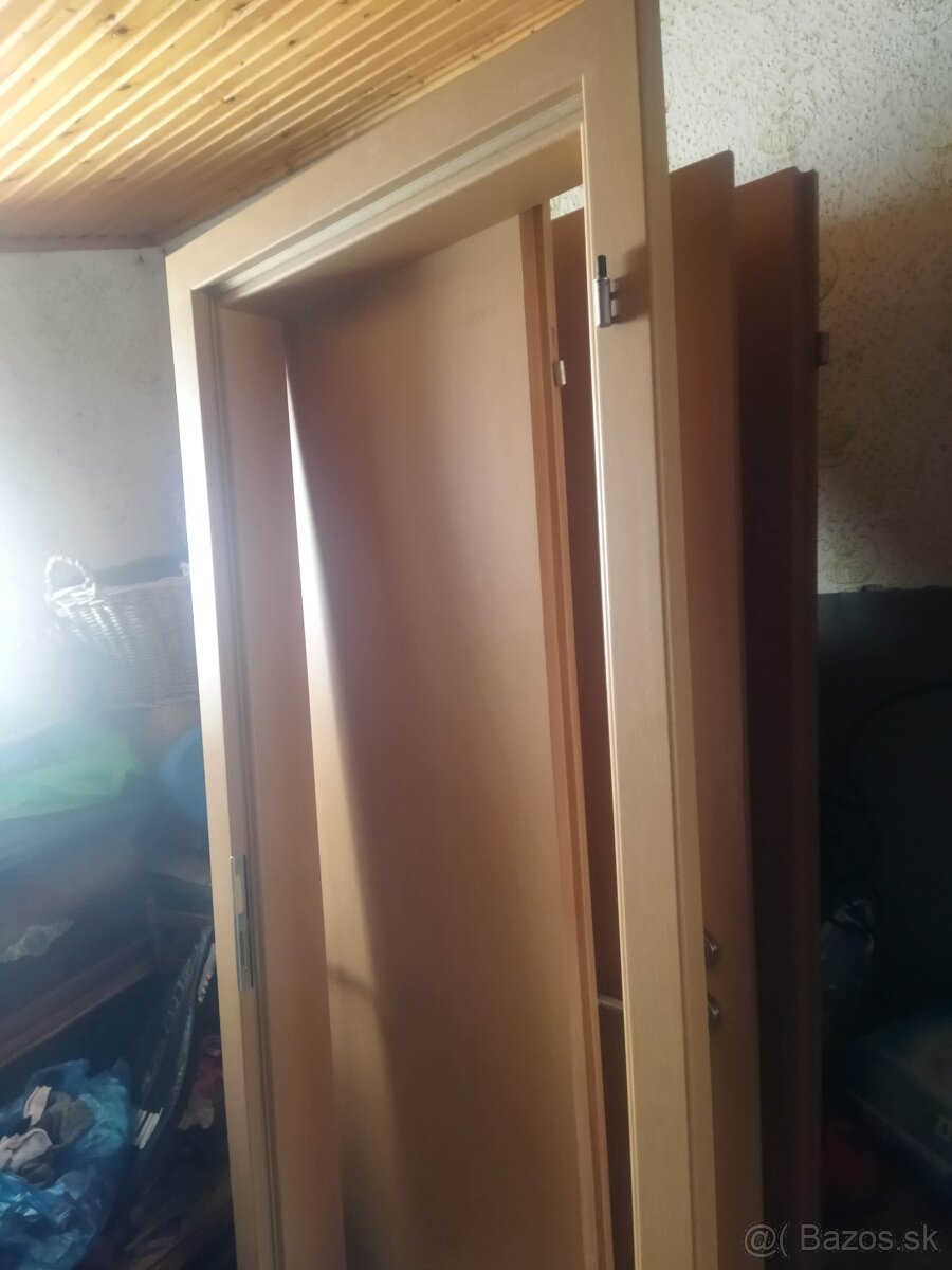 Dvere so zárubňou