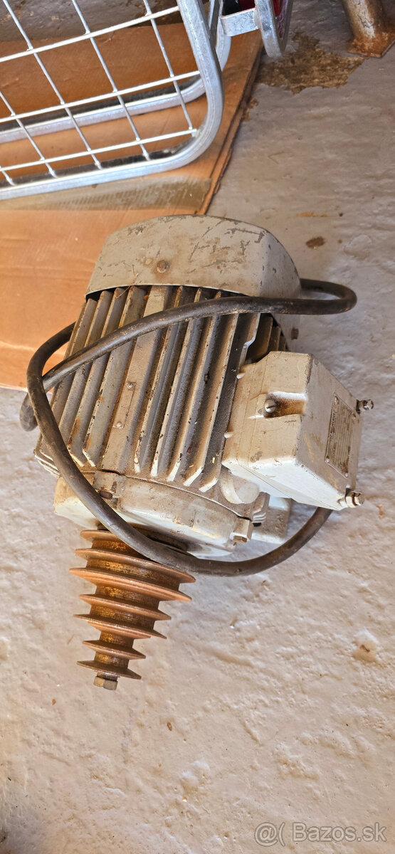 Predam elektromotor vykon 2,2 KW