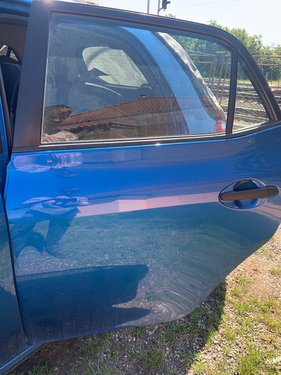 Predam ľavé zadné dvere Toyota Auris 2010 lift