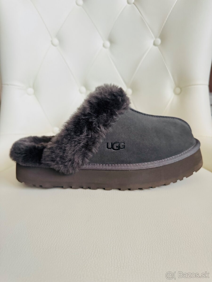 Papuce /slapky cizmy UGG s kozusinou na platforme