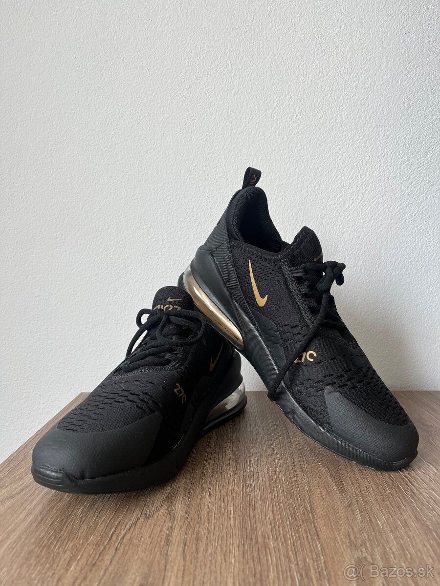 NIKE AIR MAX 270