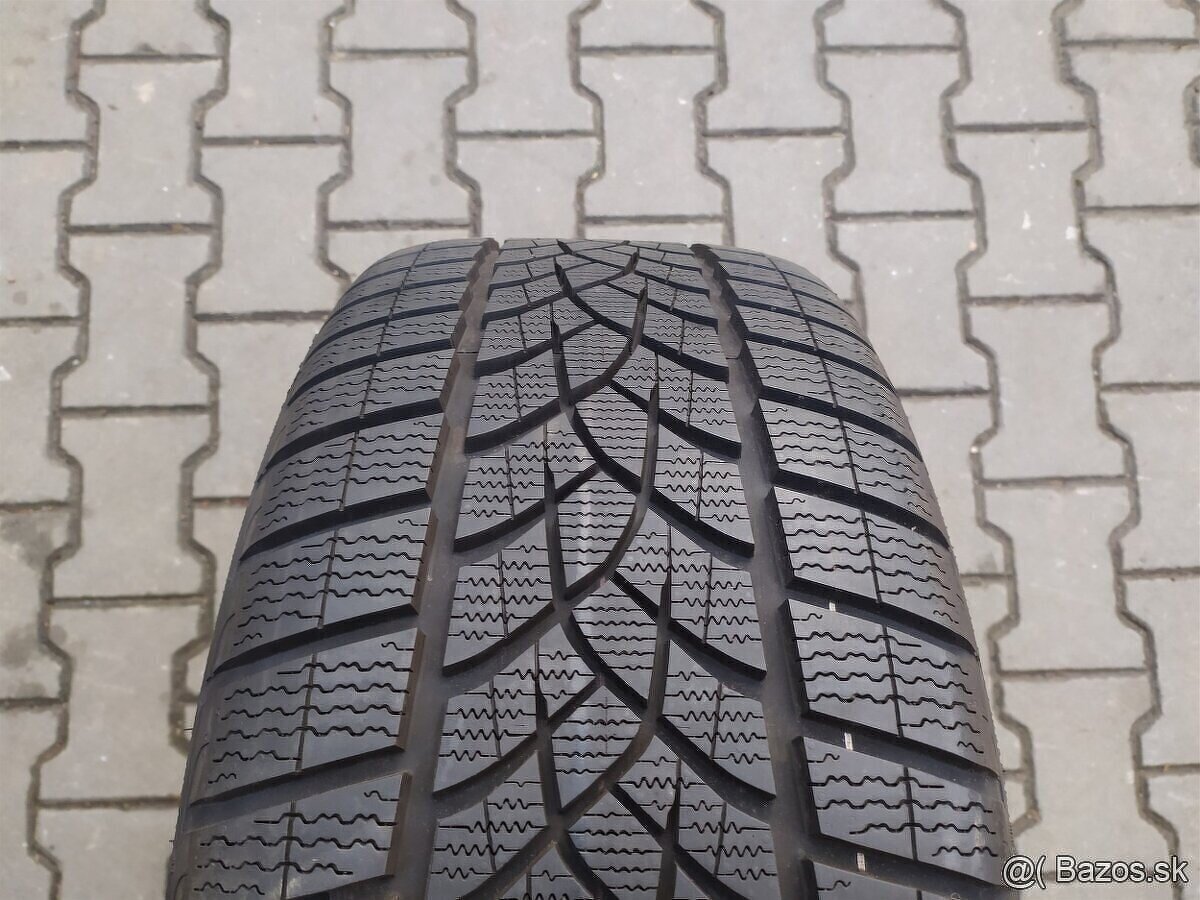Zimné pneu Goodyear Ultragrip Performance 265/40 R20 XL