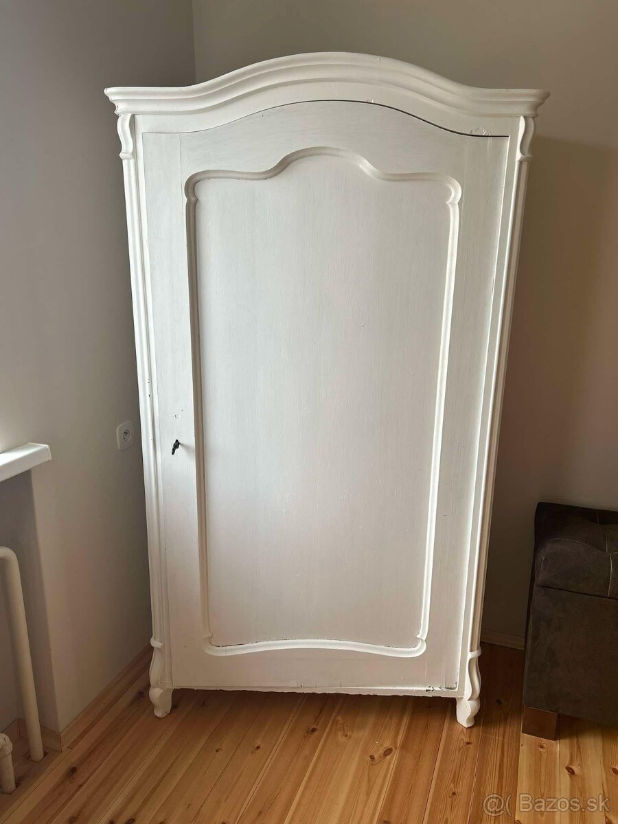 Biele drevené Skrine (2 kusy)