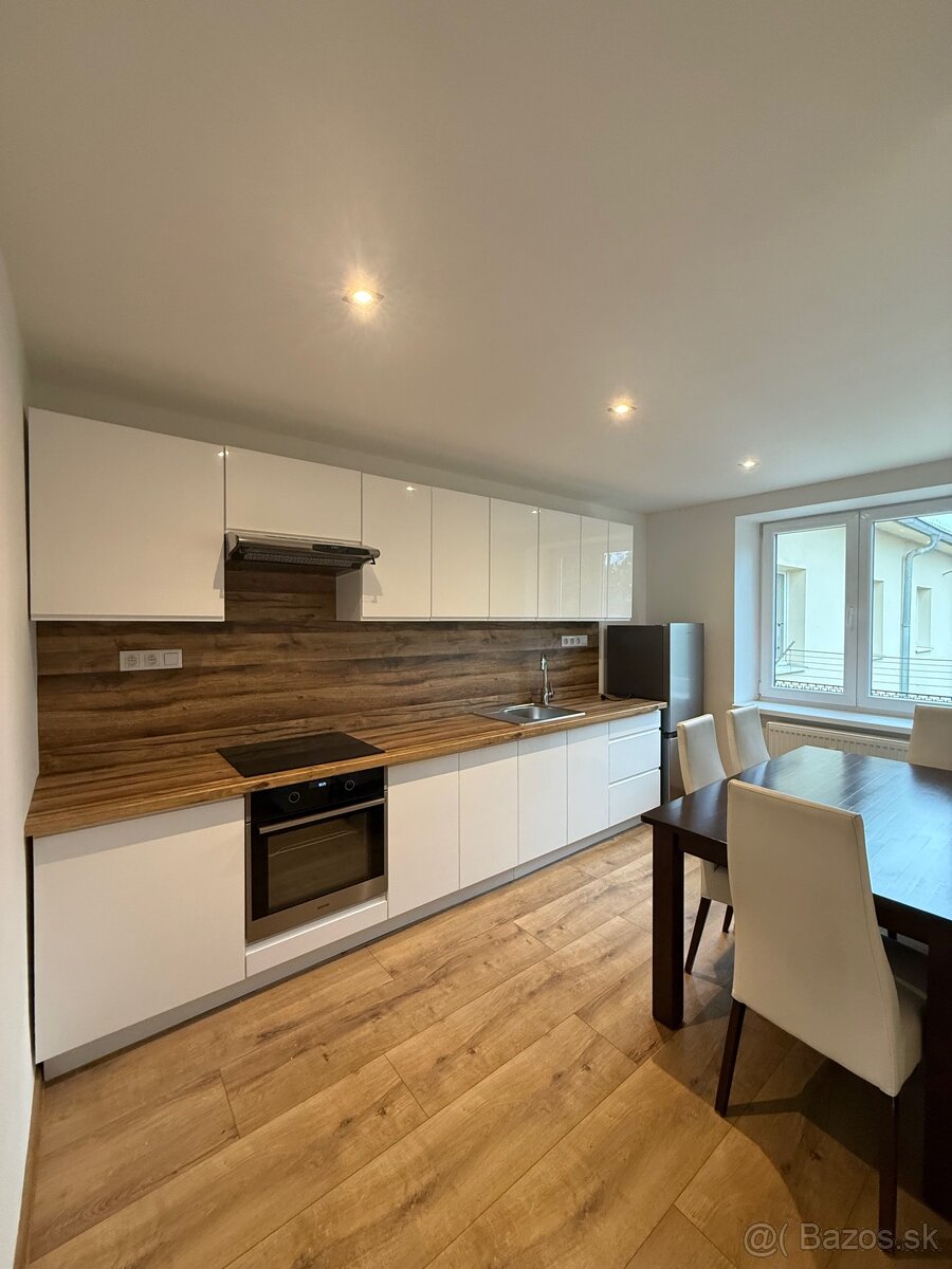 Prenájom 2 izbového bytu, Martin - Centrum