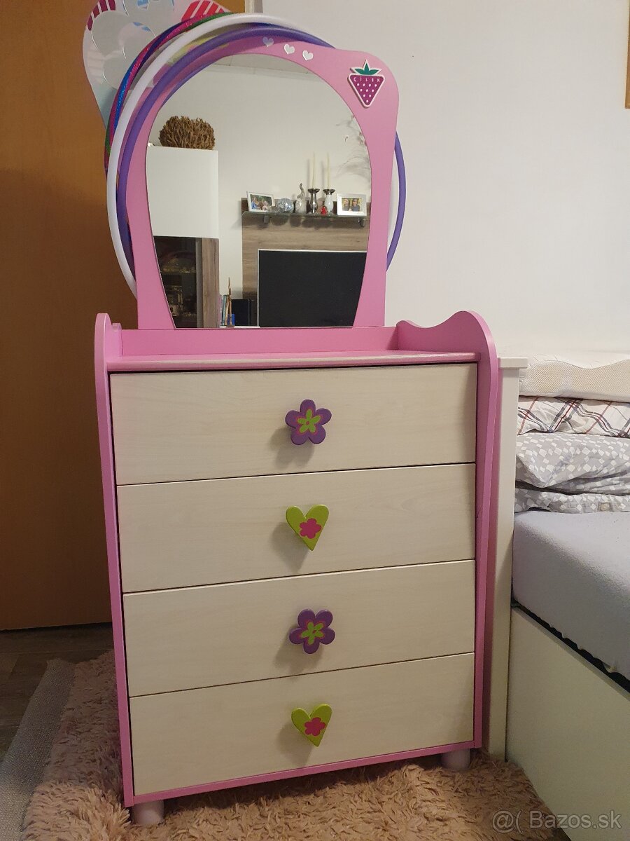 Komoda so zrkadlom do detskej izby