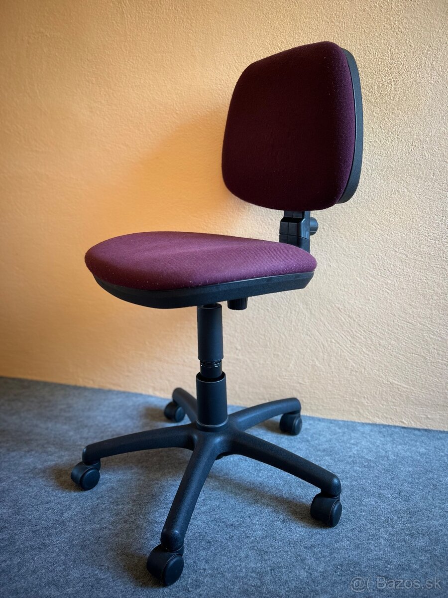 Otočná stolička výškovo nastaviteľná