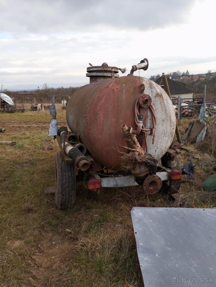Fekál objem 2500L